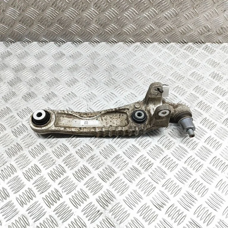 Priekšējā apakšējā svira/svārsts J9D33C255BB