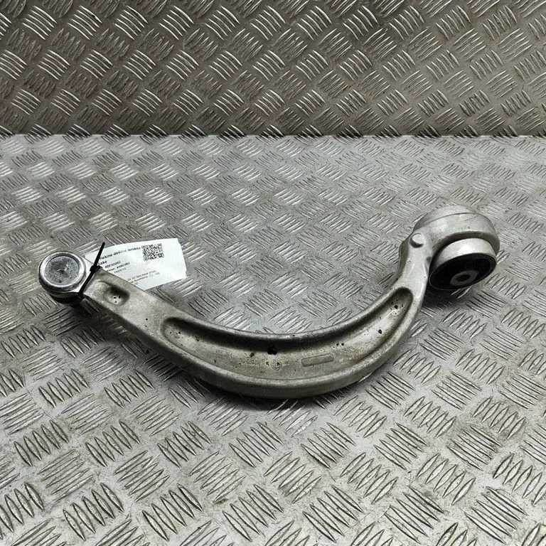 Priekšējā apakšējā svira/svārsts 8W0407694A