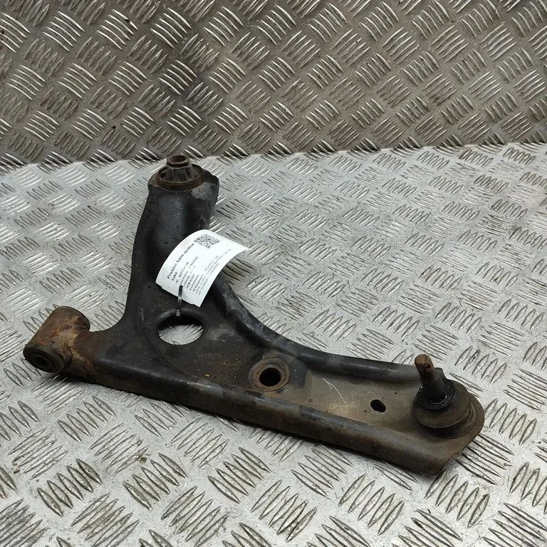 Priekšējā apakšējā svira/svārsts B000770280