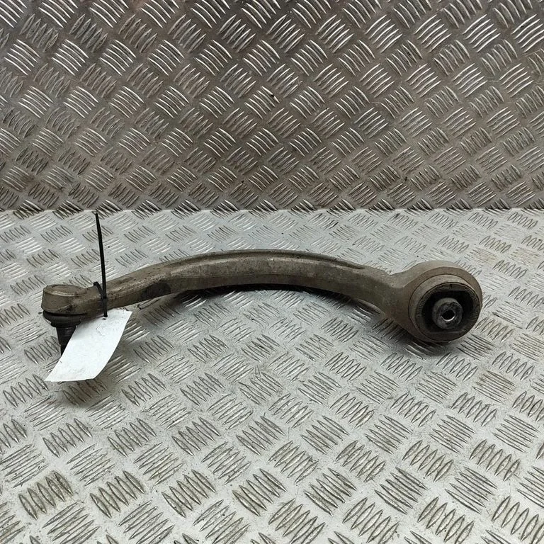 Priekšējā apakšējā svira/svārsts 8W0407693B