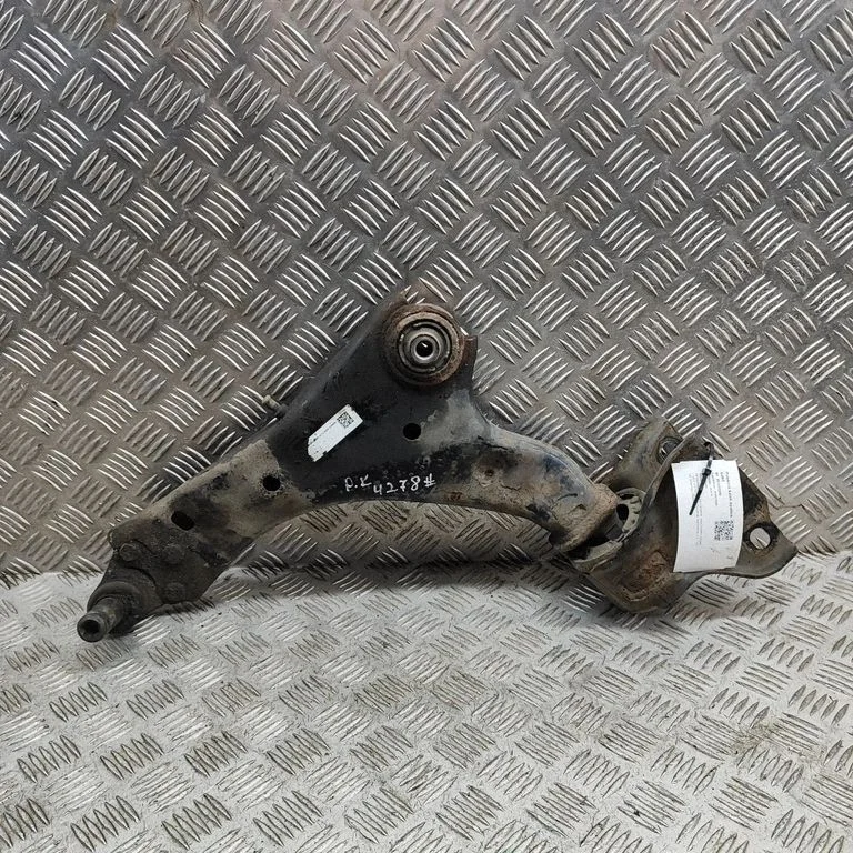 Priekšējā apakšējā svira/svārsts FK723A053AE