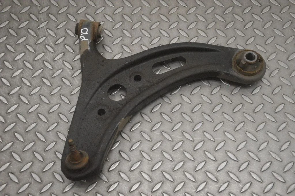 Front lower control arm/wishbone – right