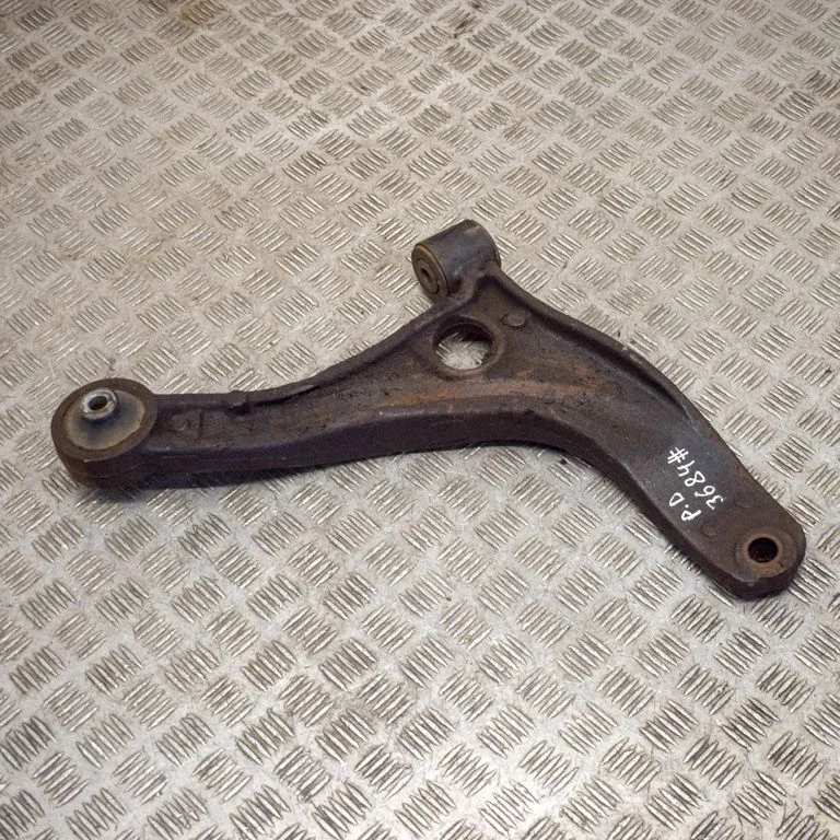 Front lower control arm/wishbone – right