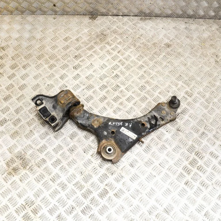 Front lower control arm/wishbone FK723A053