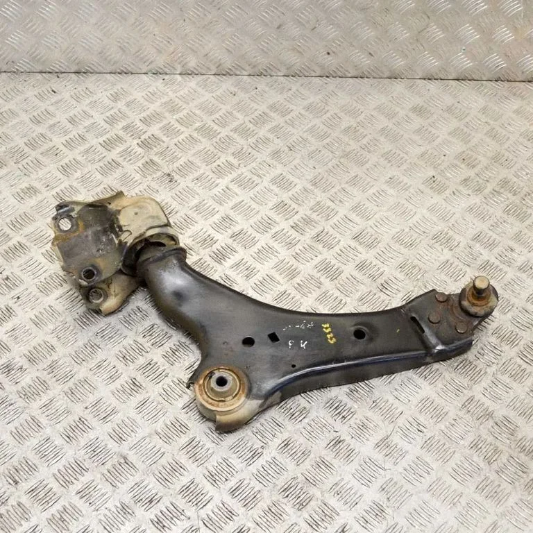 Front lower control arm/wishbone – left