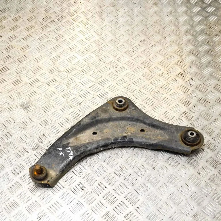 Front lower control arm/wishbone – Nissan Leaf I (ZE0) (2010-2017)