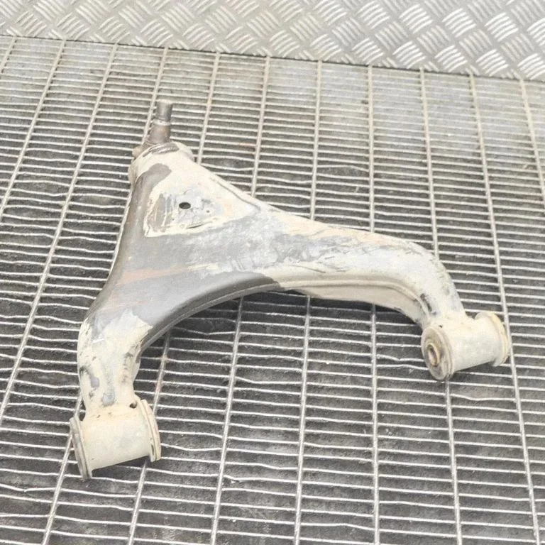 Front lower control arm/wishbone – right