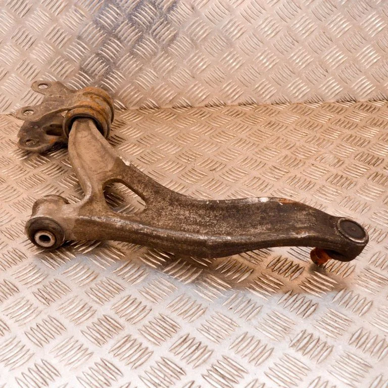 Priekšējā apakšējā svira/svārsts – labā