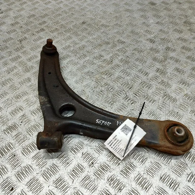 Priekšējā apakšējā svira/svārsts 4013A500
