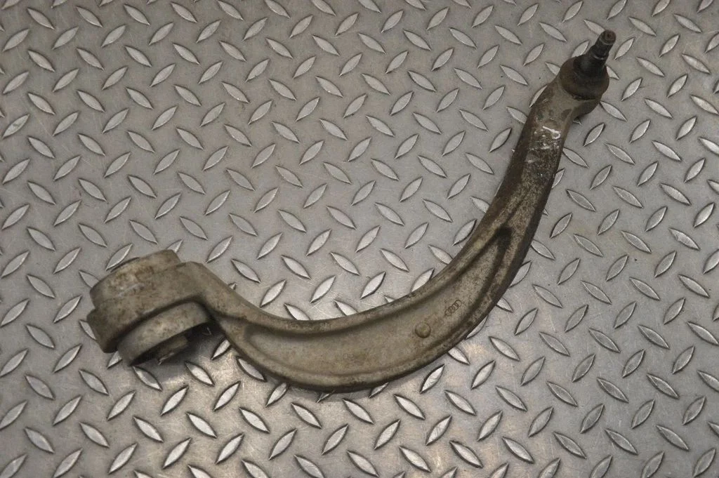 Front lower control arm/wishbone – right