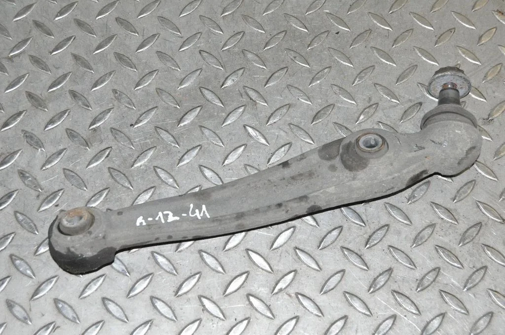 Front lower control arm/wishbone – right