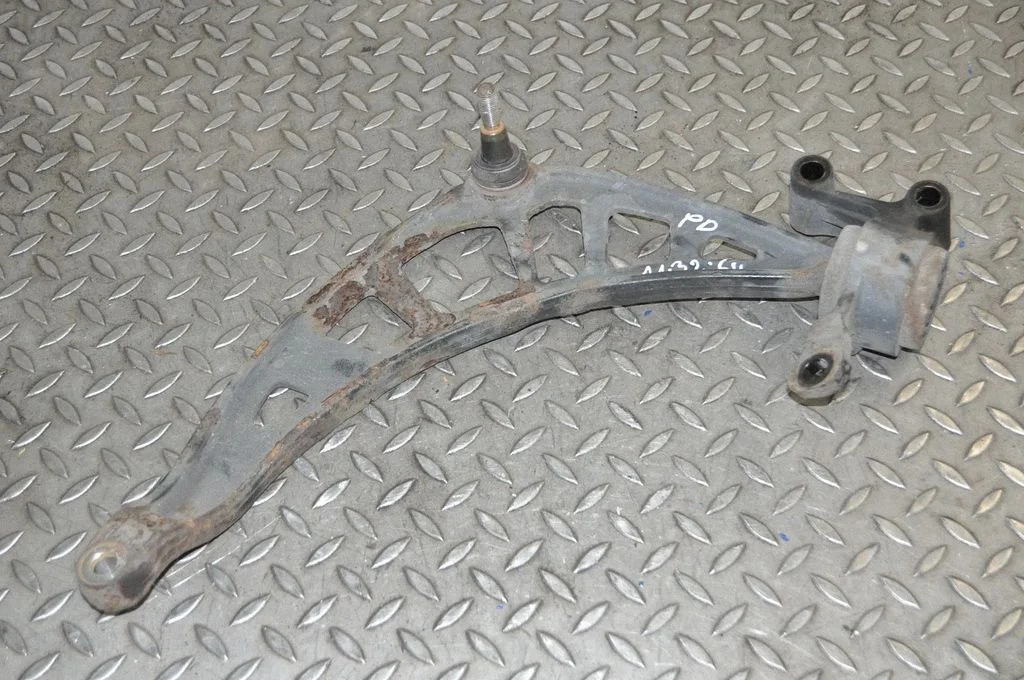 Front lower control arm/wishbone – right
