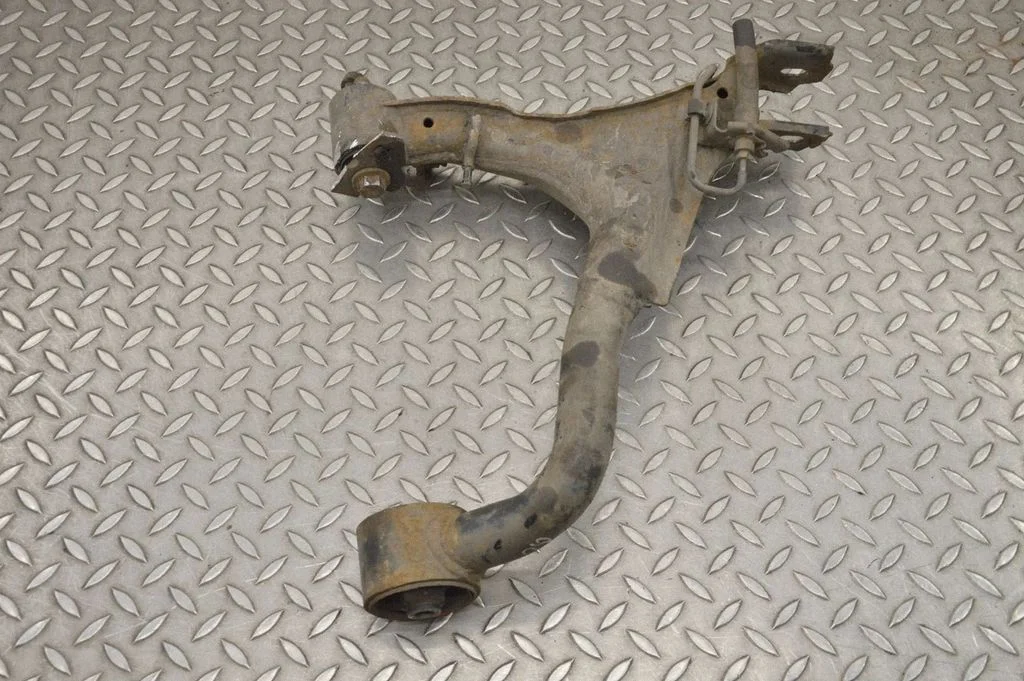 Front lower control arm/wishbone – right