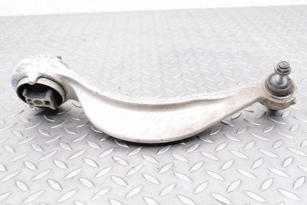 Front lower control arm/wishbone J9D33C257BB