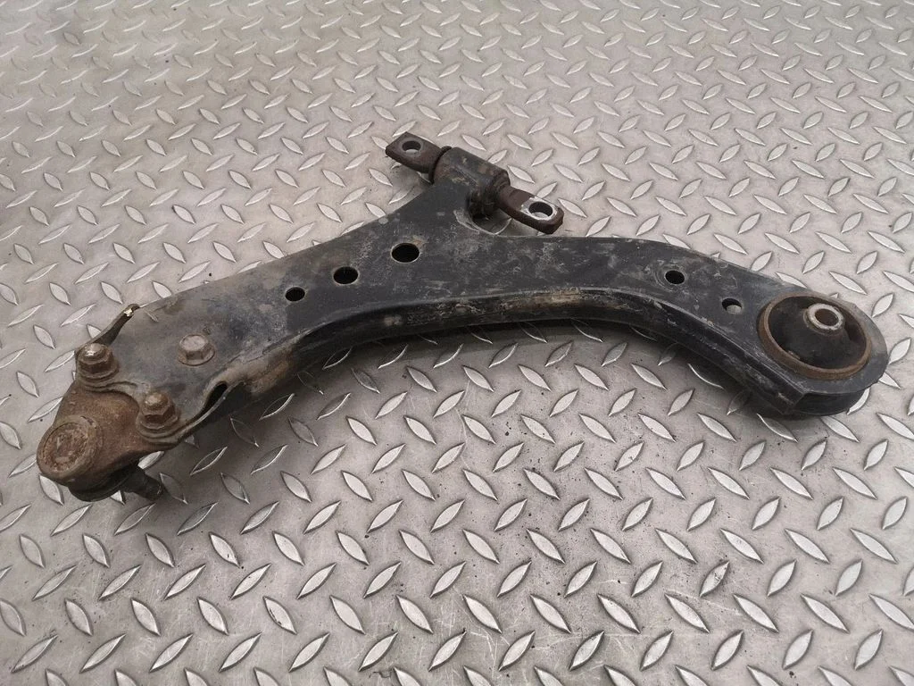 Front lower control arm/wishbone – right
