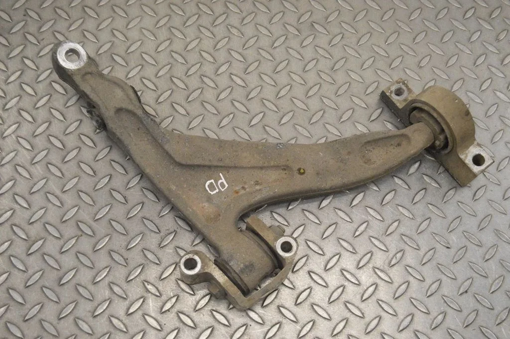 Front lower control arm/wishbone – right