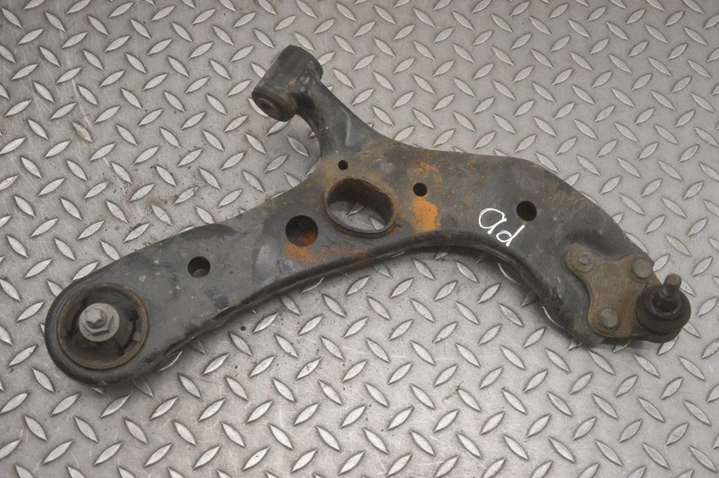 Front lower control arm/wishbone – right