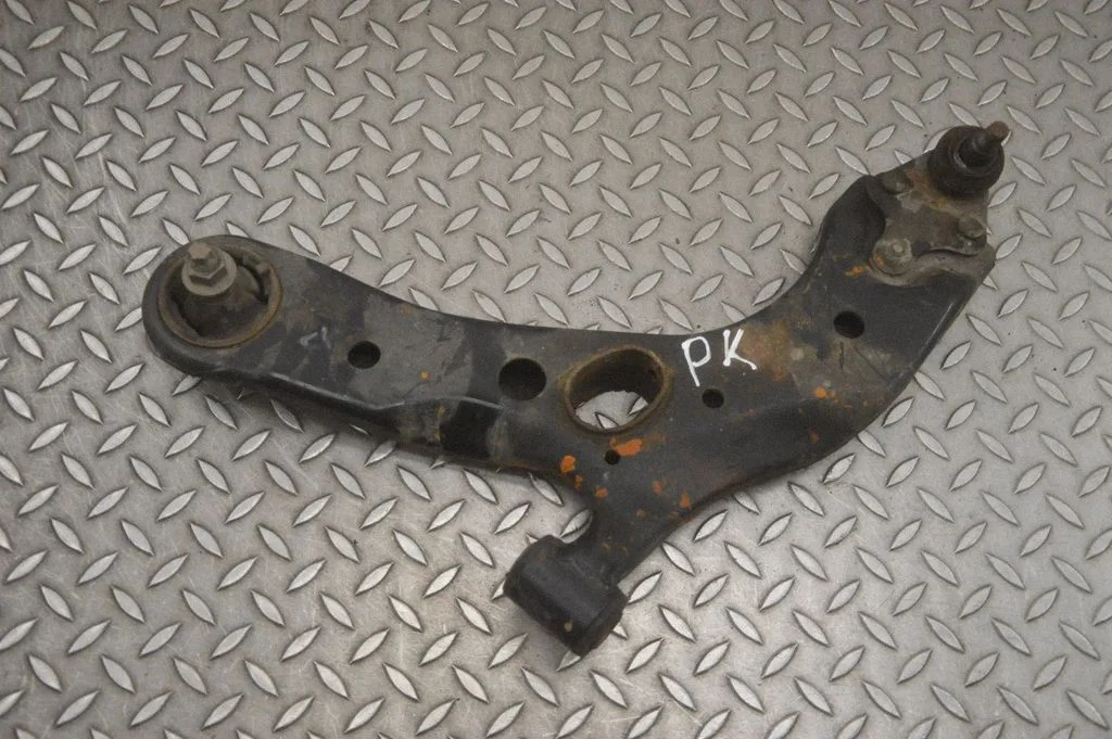Front lower control arm/wishbone – left