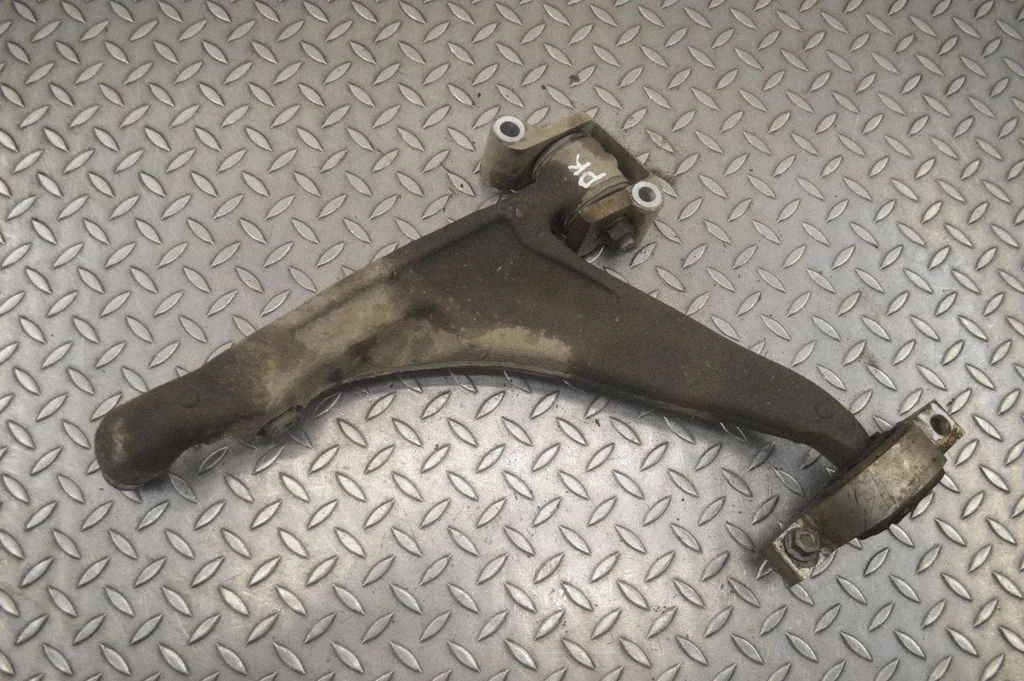 Front lower control arm/wishbone – left