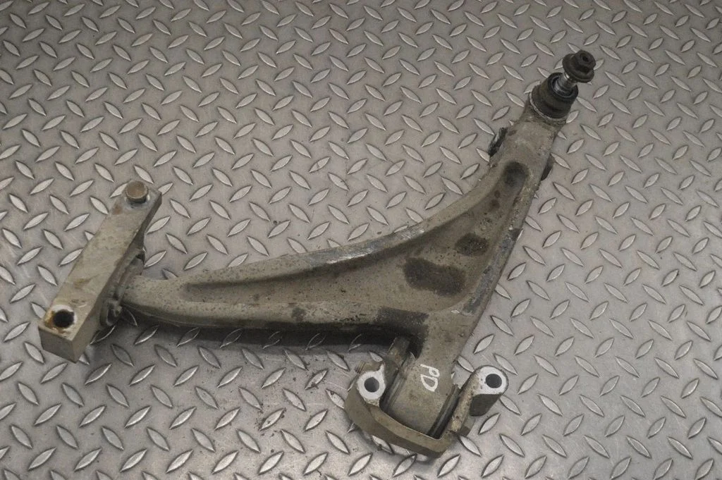 Front lower control arm/wishbone – right