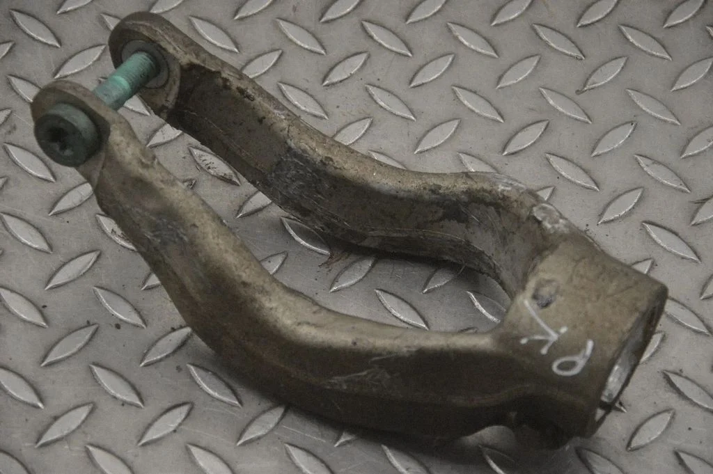 Front lower control arm/wishbone J9D33463AA