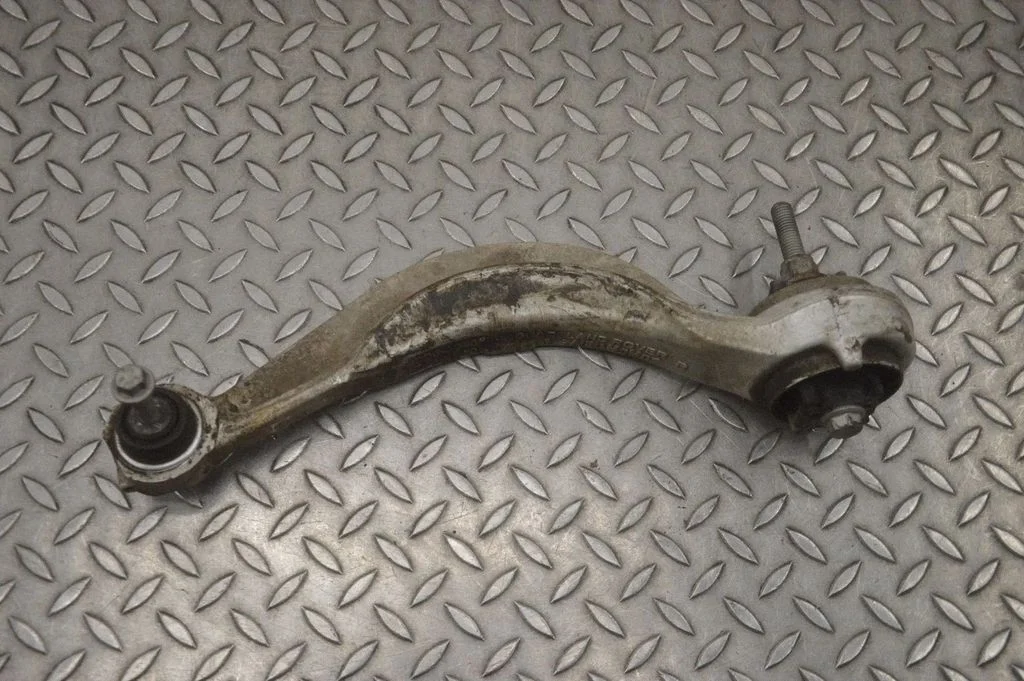 Front lower control arm/wishbone J9D33C256BB