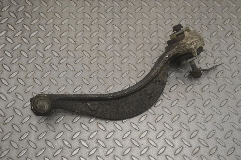 Front lower control arm/wishbone HK833C256AD