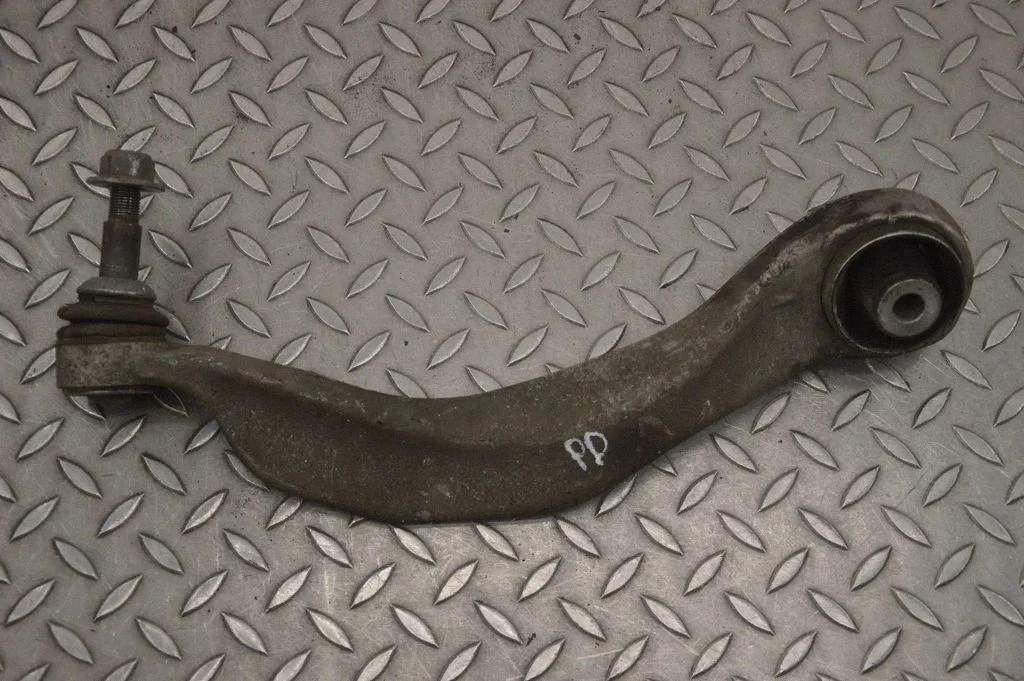 Front lower control arm/wishbone – right