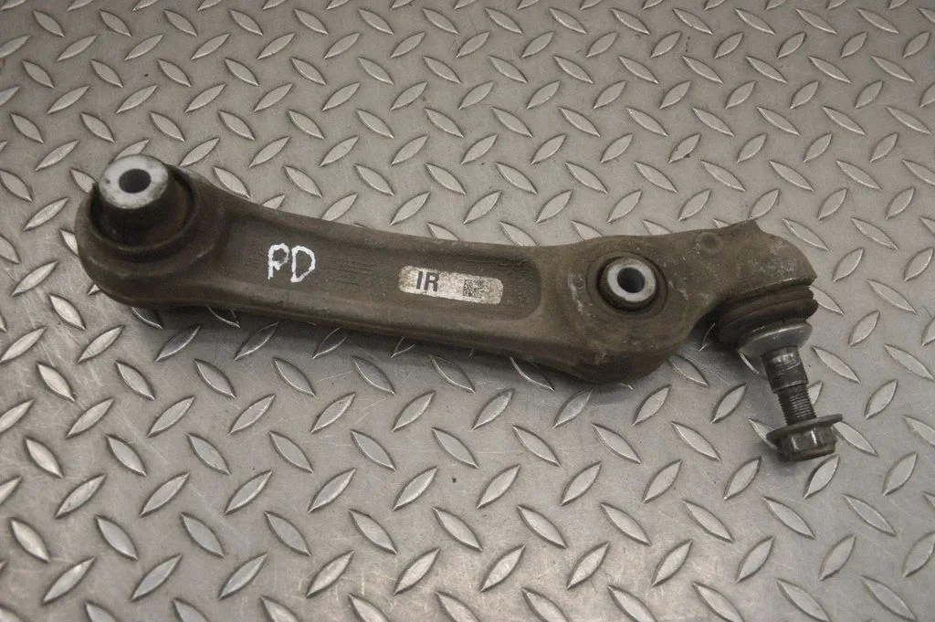 Front lower control arm/wishbone – right