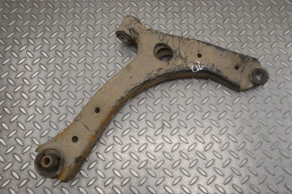 Front lower control arm/wishbone – right
