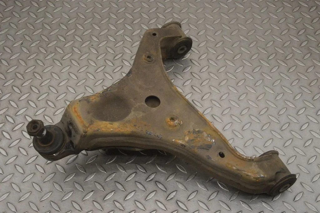 Front lower control arm/wishbone – left