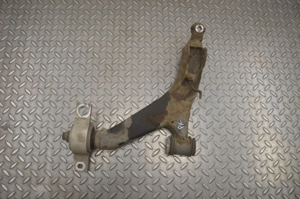 Front lower control arm/wishbone – left