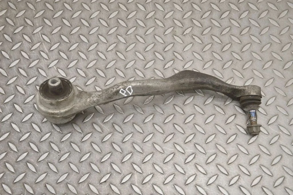 Front lower control arm/wishbone – right