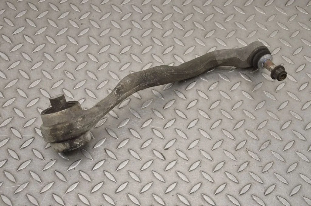 Front lower control arm/wishbone – right