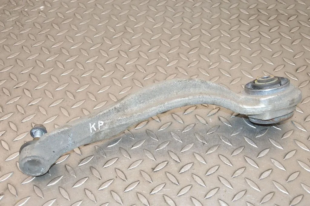 Front lower control arm/wishbone – left