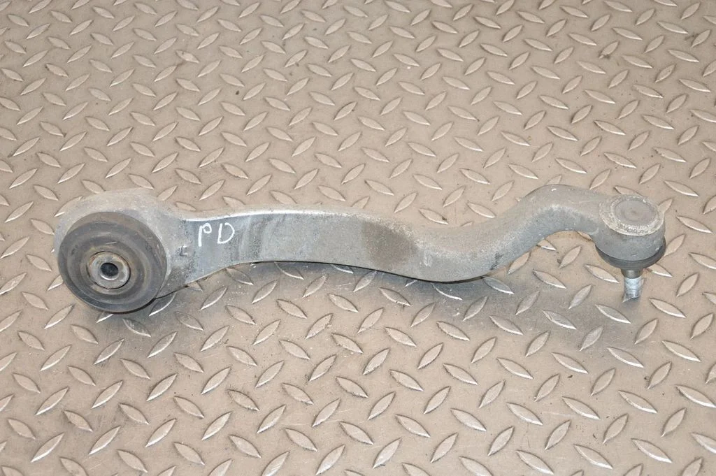 Front lower control arm/wishbone – right