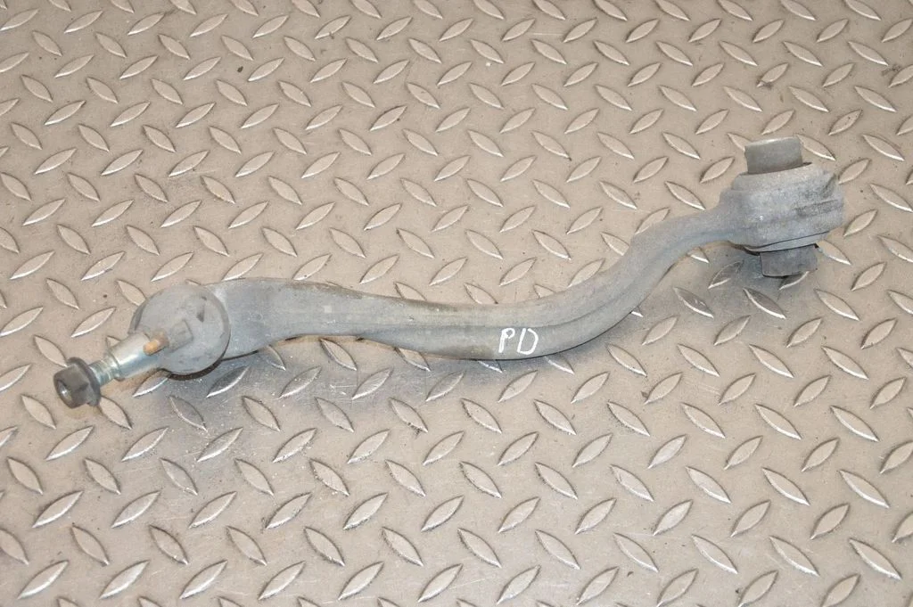 Front lower control arm/wishbone – right