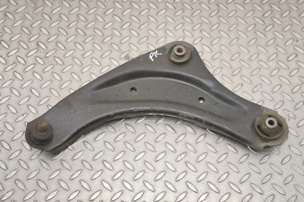 Front lower control arm/wishbone – left