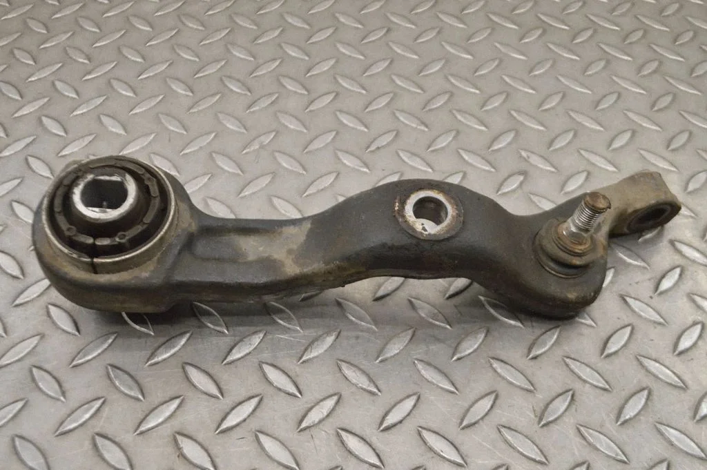 Front lower control arm/wishbone – left
