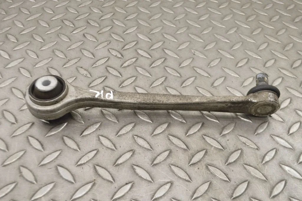 Front lower control arm/wishbone – left