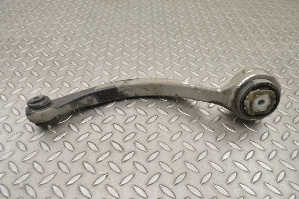 Front lower control arm/wishbone – left