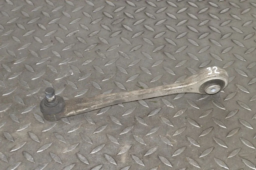 Front lower control arm/wishbone – left