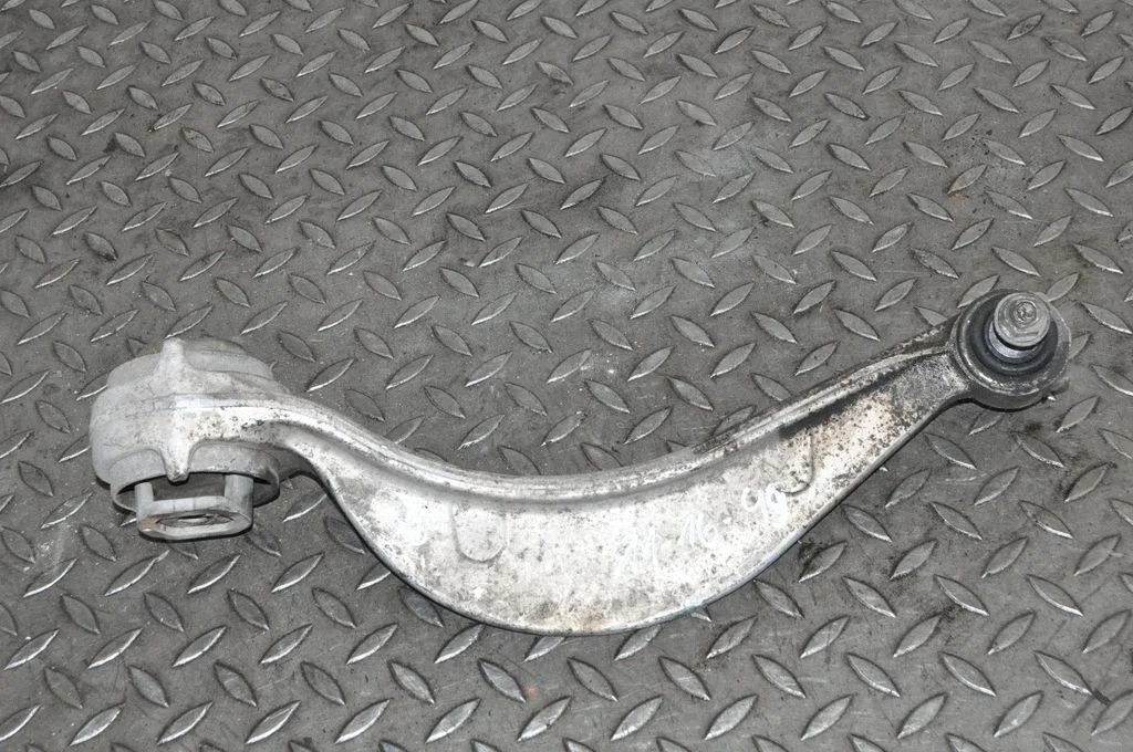 Front lower control arm/wishbone HK833C256