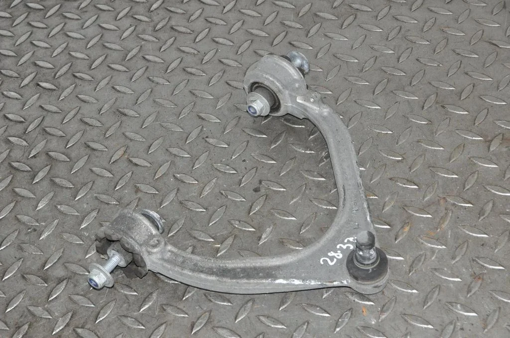 Front lower control arm/wishbone HK833091