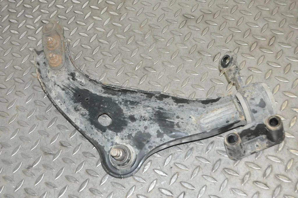 Front lower control arm/wishbone – left