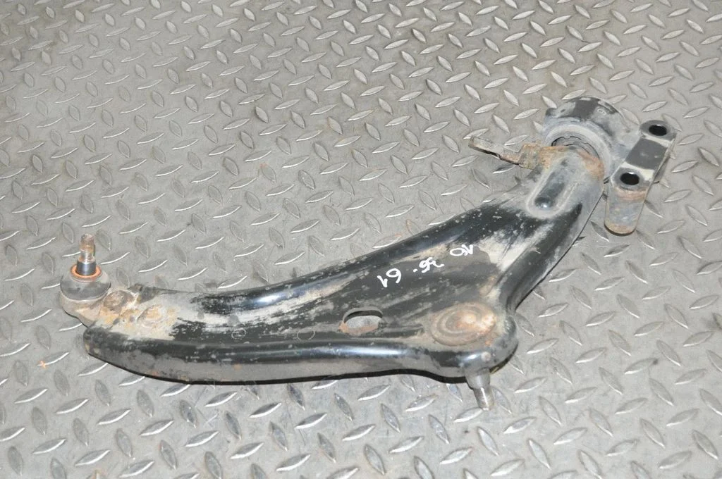 Front lower control arm/wishbone – right