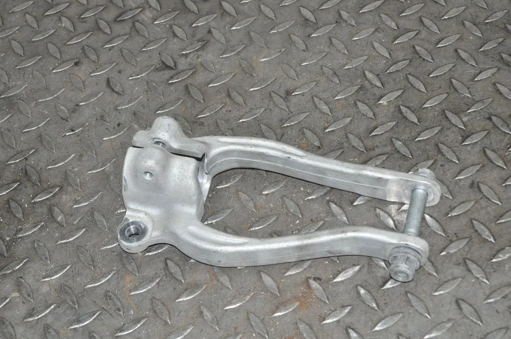 Priekšējā apakšējā svira/svārsts 6861199