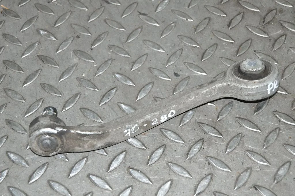Priekšējā apakšējā svira/svārsts – kreisā