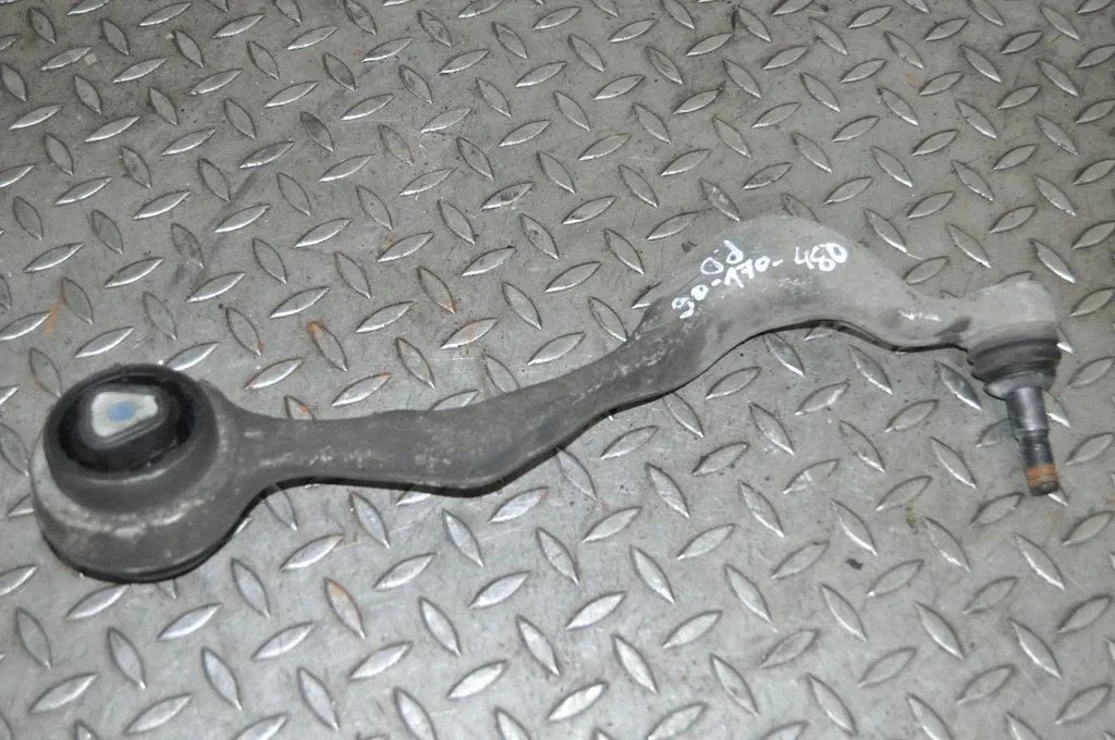 Front lower control arm/wishbone – right