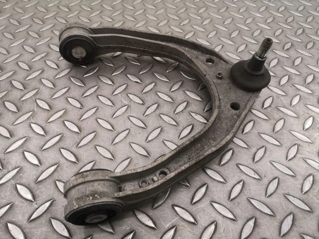 Front upper control arm/wishbone 7L0407047B